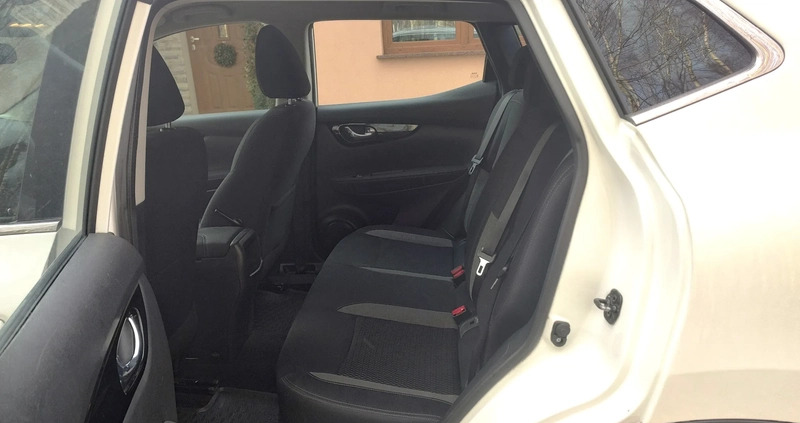 Nissan Qashqai cena 61500 przebieg: 150571, rok produkcji 2017 z Zalewo małe 106
